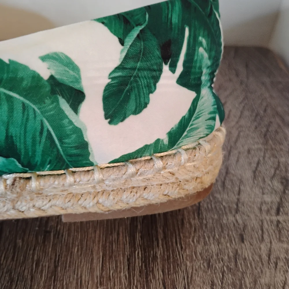 Chinese laundry Los Angeles Tropical Print/Embellish Espadrilles - Picture 10 of 11